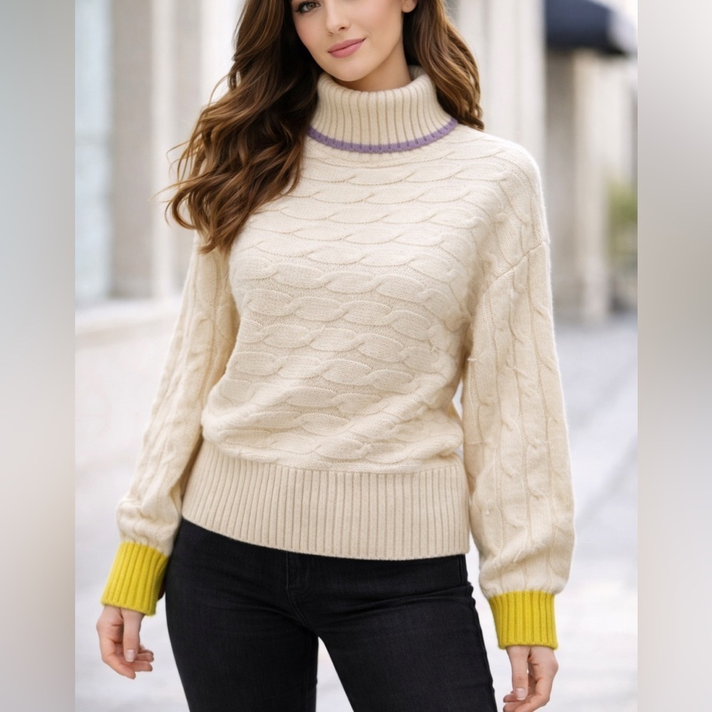 Urban Outfitters Cream Cable Knit Turtleneck Sweater Wool Yak Blend Size Medium